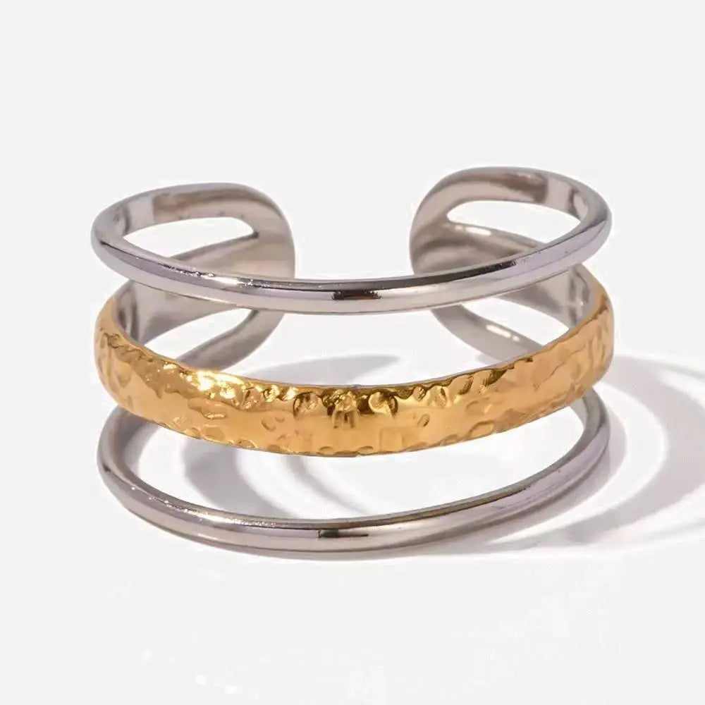 Anillo de Acero Inoxidable Calado - Joya Moderna y Resistente al Agua para Mujer