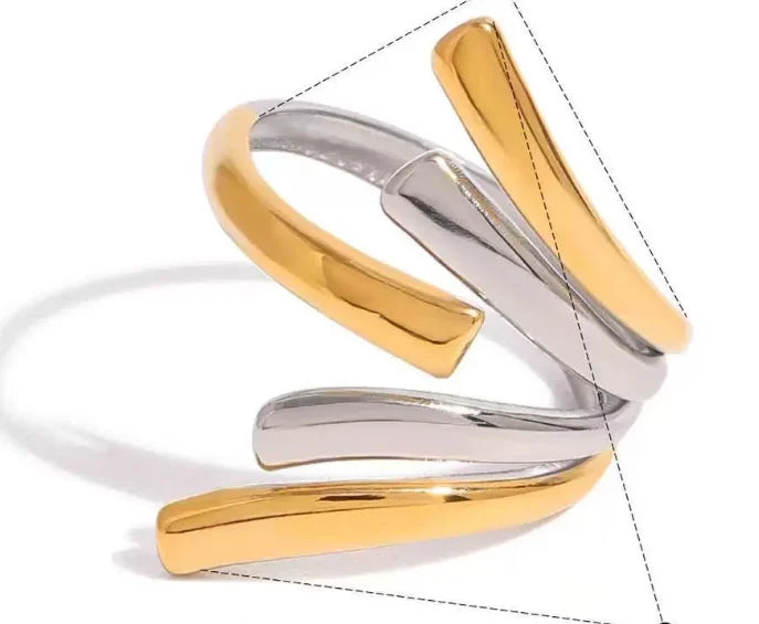 Anillo de Acero Inoxidable Calado - Joya Moderna y Resistente al Agua para Mujer